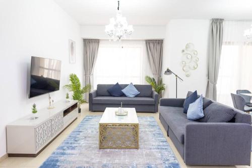 Shams Beach Front JBR apartments by HAPPY SEASON, Dubai