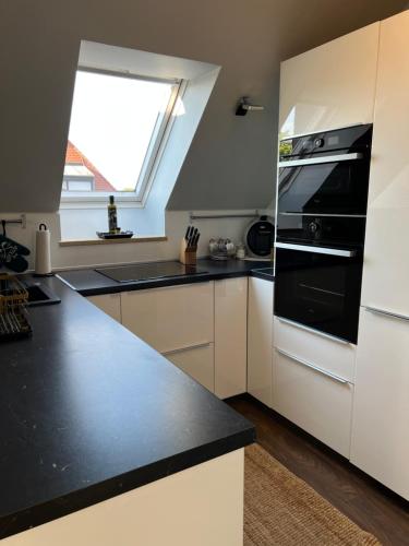 Konyha, Moderne Galerie-Wohnung! Zentral-A8-B17 WIFI in Gersthofen