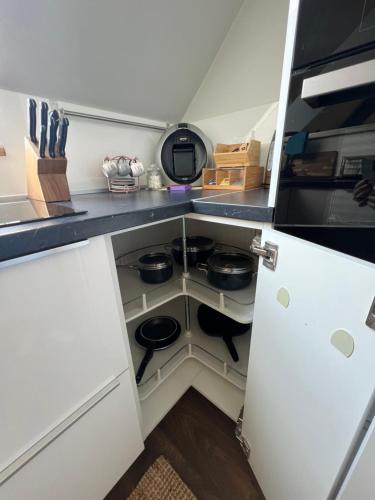 Konyha, Moderne Galerie-Wohnung! Zentral-A8-B17 WIFI in Gersthofen