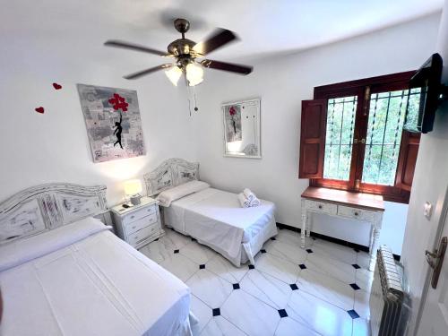 Double or Twin Room image 3