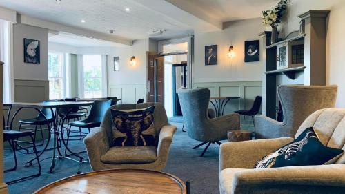 Pubi/sohvabaar, The Lion Hotel in Llansantffraid