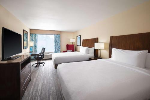2 queen beds