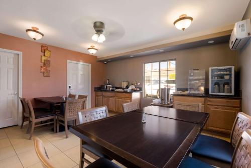 Rodeway Inn near Coachella - image 9