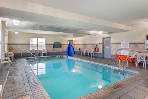 游泳池, 凱富套房酒店 (Comfort Inn & Suites) in 特拉華州多佛爾 (DE)