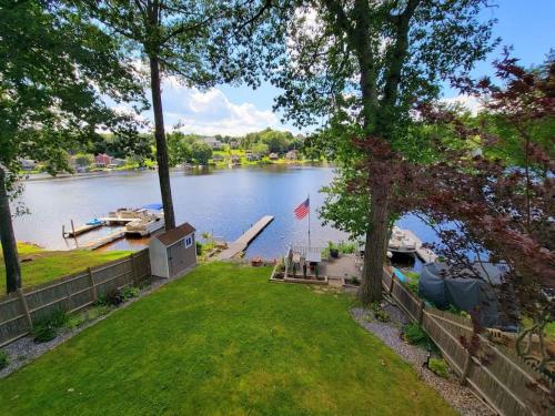 Cozy Lake Cottage