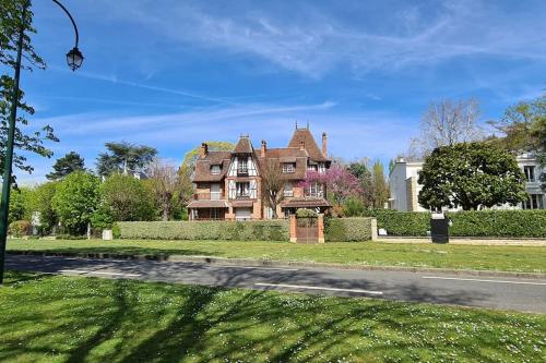 Наличие на забележителност наблизо, Casalionel Peace and quiet just 25 min from Paris and Versailles in Льо Везине