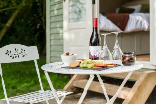 Great Ashley Farm Bed and Breakfast & Shepherds Huts - 편의 시설/서비스
