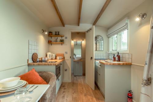 Great Ashley Farm Bed and Breakfast & Shepherds Huts - 편의 시설/서비스