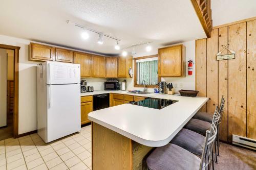 Fire Pit and Games! Secluded Chalet 30 Mi to Montage in Clarks Summit (PA)