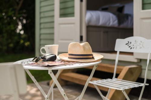 Great Ashley Farm Bed and Breakfast & Shepherds Huts - 편의 시설/서비스
