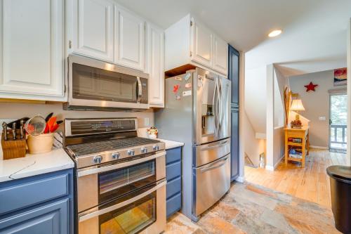 Incline Village Retreat Near Skiing and Beaches in อินไคลน์วิลเลจ (เนวาดา)