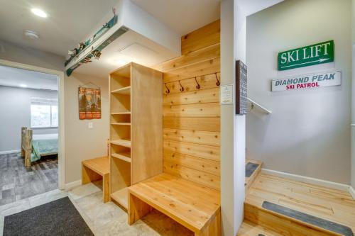 Incline Village Retreat Near Skiing and Beaches in อินไคลน์วิลเลจ (เนวาดา)