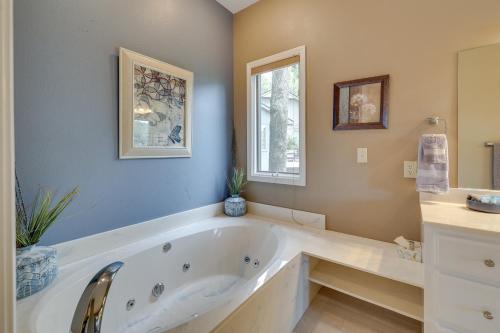 Bella Vista Home with Swim Deck on Loch Lomond! - image 14