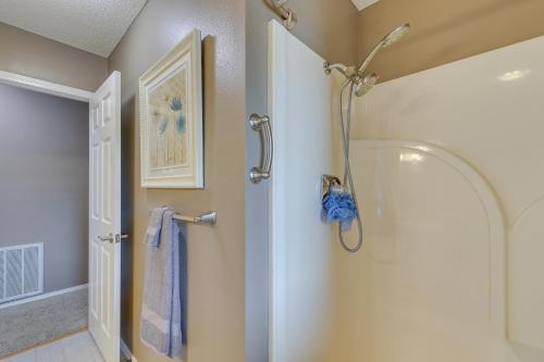 Bella Vista Home with Swim Deck on Loch Lomond! - image 9