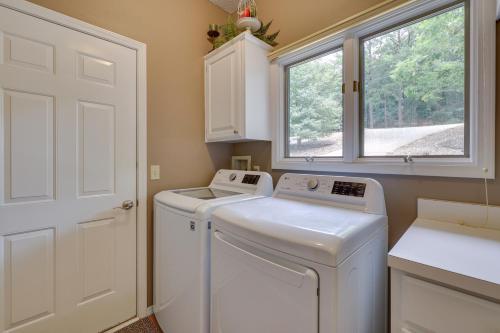 Bella Vista Home with Swim Deck on Loch Lomond! - image 4