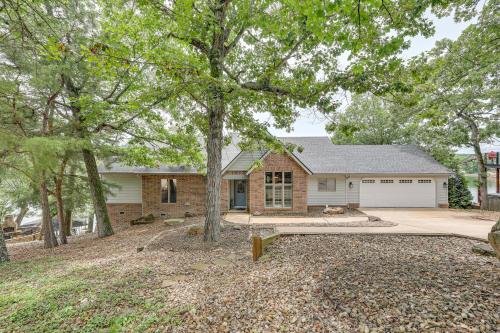 Bella Vista Home with Swim Deck on Loch Lomond! - image 11