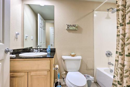 Ground-Floor Condo Walk to Beach and Casino! - image 11