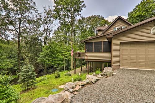 Steps to River Big Bass Lake House with Grill! in Easton (PA)