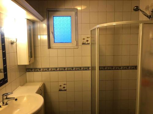 Kotimaailma - Iso ja viihtyisä omakotitalo saunalla 9 henkilölle, Helsinki (foto 6)