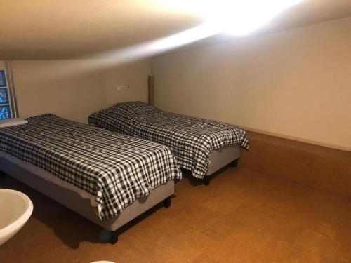 Kotimaailma - Iso ja viihtyisä omakotitalo saunalla 9 henkilölle, Helsinki (foto 8)