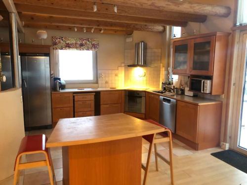 Kotimaailma - Iso ja viihtyisa omakotitalo saunalla 9 henkilolle in Porslax