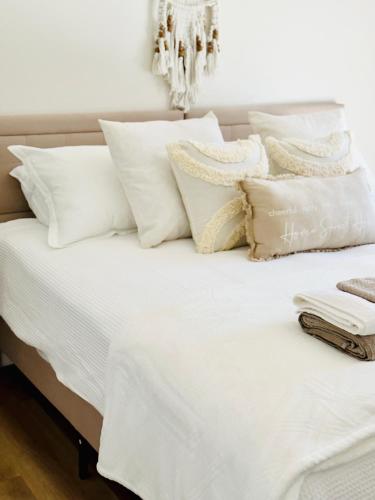 King Suite near SpaceX, SoFI, LAX and Sout Bay Beaches in Gardena, USA