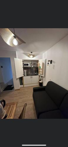 Chambre 7 kitchenette Les gites de la Gare in Saint Front De Pradoux