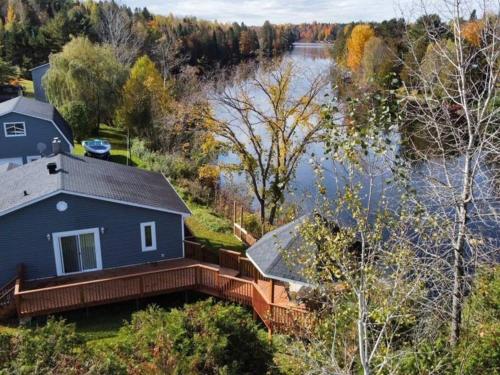 Chalet BIA - Au courant des 2 rivières (Chalet BIA - Au courant des 2 rivieres) in Laimridža (QC)