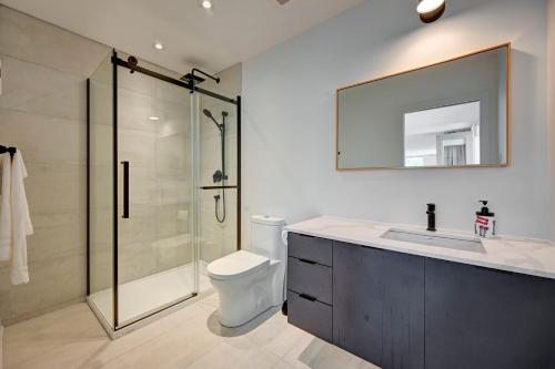 Luxury Penthouse 3Bedrooms 2Bathrooms Downtown Private Roof Terrace presented by TripMontreal in Southwest