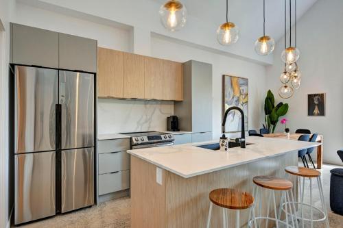 Luxury Penthouse 3Bedrooms 2Bathrooms Downtown Private Roof Terrace presented by TripMontreal in Southwest