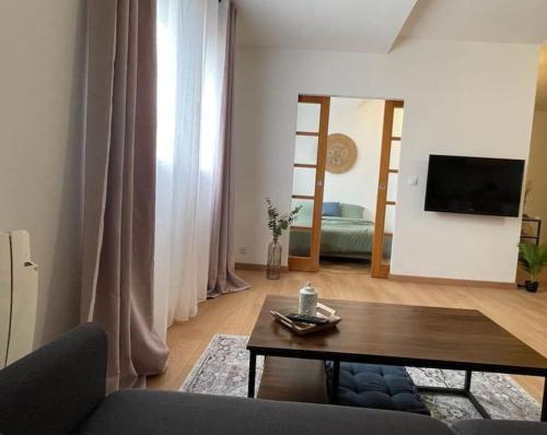 Charmant appartement plein centre 250m de la gare 30mn de Paris in Les Mureaux