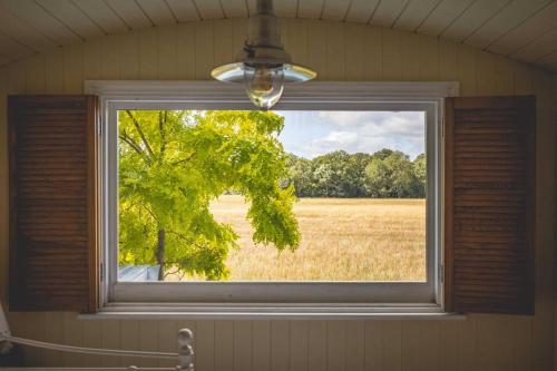 Relaxing Retreat - The Shepherds Hut - Hot Tub in Maidenhead