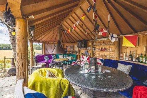 Relaxing Retreat - The Shepherds Hut - Hot Tub in Maidenhead
