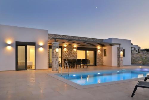 Villa Tropicana, luxury villa with pool by Sternes Properties - Location, gîte - Sitía