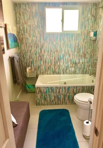 Surf City Beach Cottage in Huntington Beach, USA
