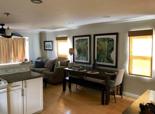 Surf City Beach Cottage in Huntington Beach, USA