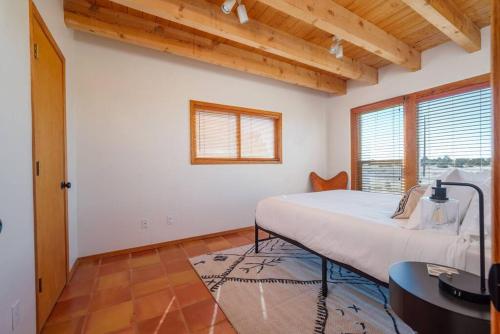 Casa Escondido- Quiet, Decks, 3BR, El Dorado in Santa Fe, USA