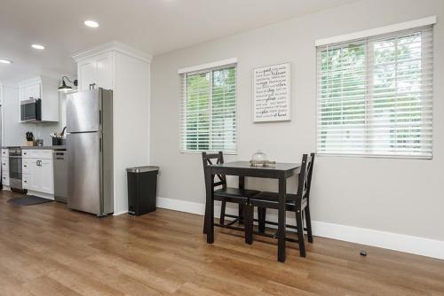 Entire 2 bedroom Pet Friendly Guest Cottage in 阿爾派恩 (CA)