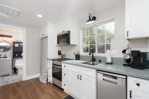 Entire 2 bedroom Pet Friendly Guest Cottage in 阿爾派恩 (CA)