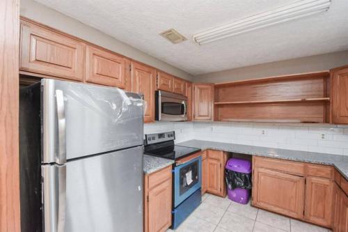 Kitchen, 4BR Family Getaway, Pets Welcome, Self Check In! in Atascocita