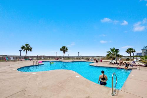 Beach Please condo 2 bedroom 2 bath sleeps 6