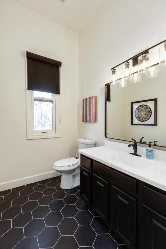 The Lumber Barons Mansion: 2 King Suites, 2.5BA + Gym in Detroit, USA