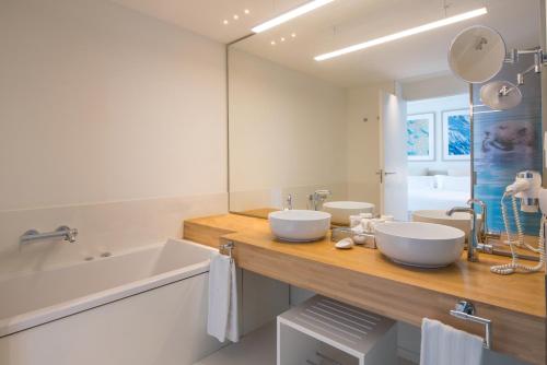 Suite with Sea View image 4