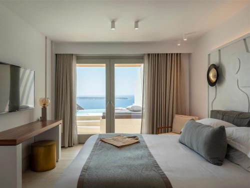 Suite Junior Exclusive con piscina y vistas al atardecer y al mar