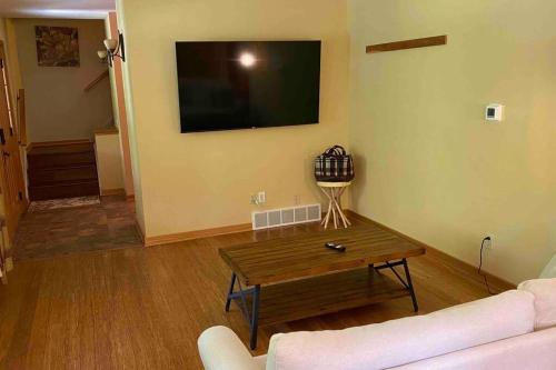 Enchanted Lodge in Fitchburg, USA