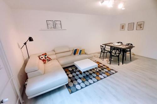 Spacious place near park Maximir