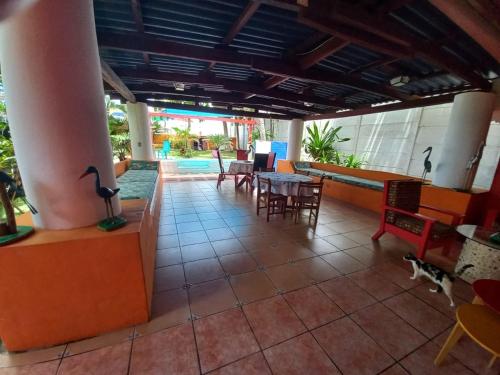 MARDEORO BEACH HOUSE in Barra De Santiago