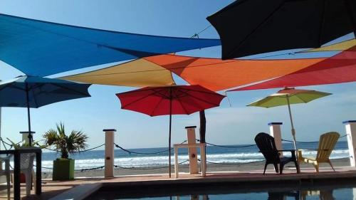 MARDEORO BEACH HOUSE in Barra De Santiago