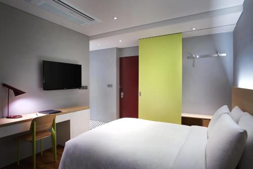 room detail thumbnail 1