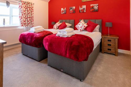 Caer Fedwen Barns Cariad Spacious self catering 3 bed Group Getaway Luxury Cottage with Private Hot Tub